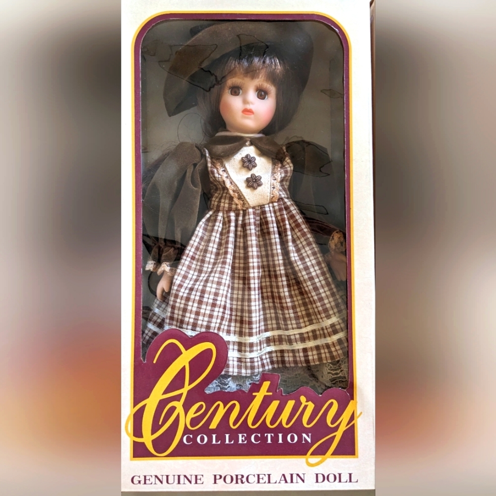 Century collection porcelaine doll 3